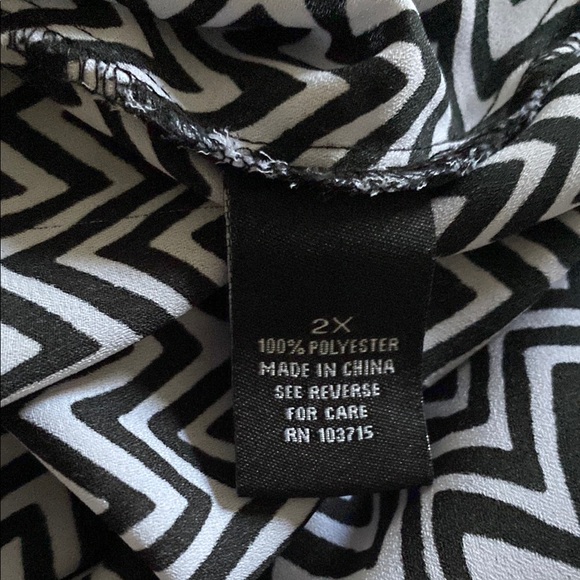 Zac & Rachel Monochrome Chevron Top - Picture 3 of 4